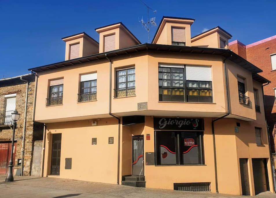 Apartamento En El Casco Antiguo De Ponferrada Bagian luar foto