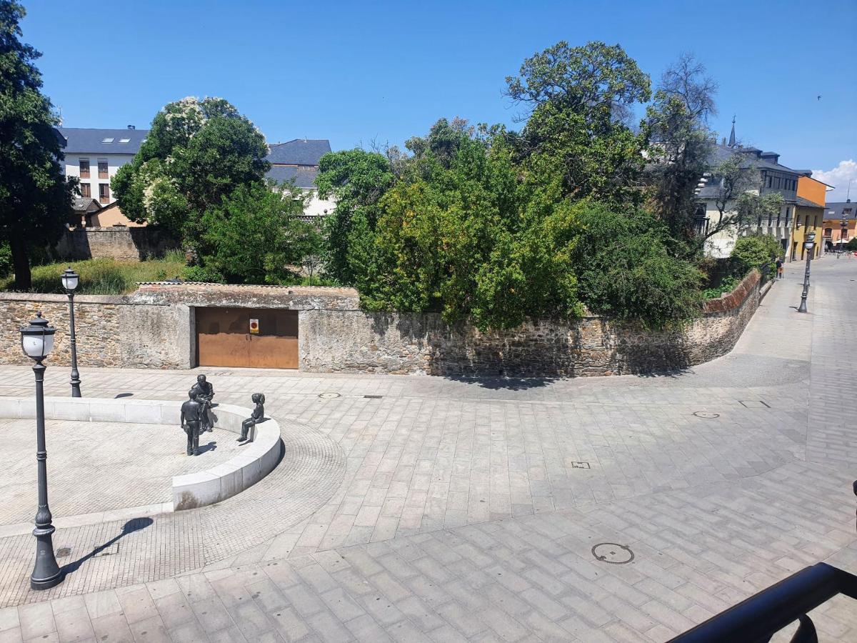 Apartamento En El Casco Antiguo De Ponferrada Bagian luar foto